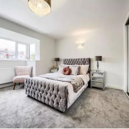 A Luxurious Escape From The City Coventry Exterior photo