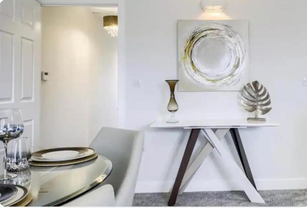 A Luxurious Escape From The Appartement *